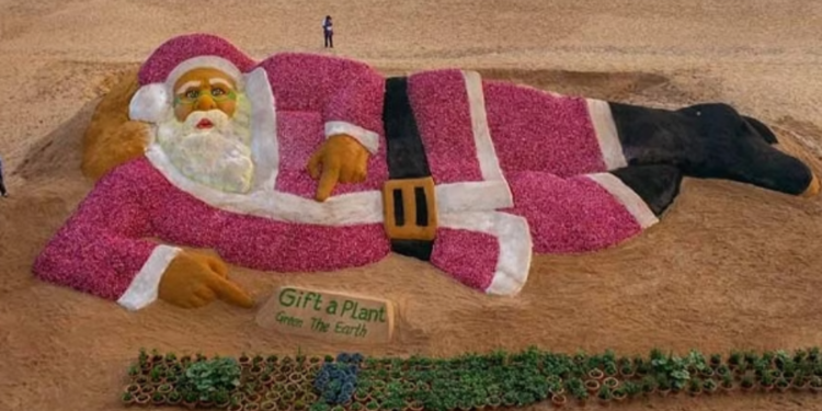 இந்தியாவில் வியக்க வைக்கும் கிறிஸ்மஸ் தாத்தா