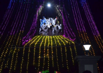 தமிழர் பகுதியில் பிரம்மாண்டமாக அமைக்கப்பட்டுள்ள கிறிஸ்மஸ் மரம்