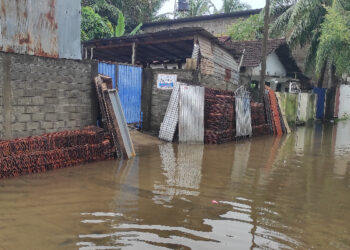 தொடர் மழையால் வெள்ளத்தில் மட்டக்களப்பு மக்கள்