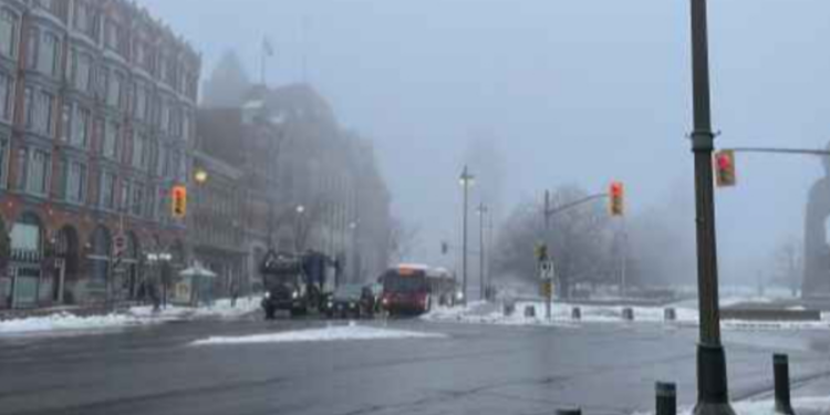 கனடாவில் பனிப்பொழிவால் வாகன விபத்துக்கள் பதிவு!