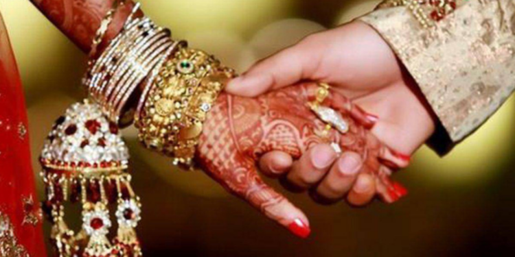 வெளிநாடு சென்ற பின்னர் கணவரை கழட்டி விடும் பெண்கள் தொடர்பில் அதிரடி காட்டும் இந்திய பொலிசார்!