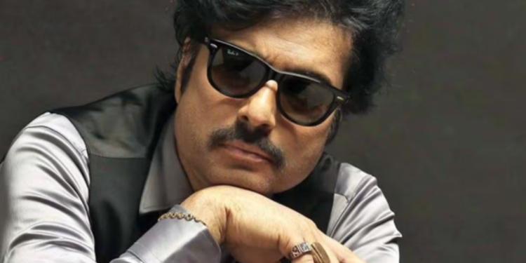 நவரச நாயகன் கார்த்திக் தனது இரண்டு மனைவி, மகன்களுடன் எடுத்துக்கொண்ட புகைப்படம்