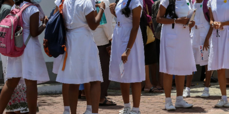 பாடசாலை மாணவர்களின் காலணி வவுச்சர் கால எல்லை நீடிப்பு!