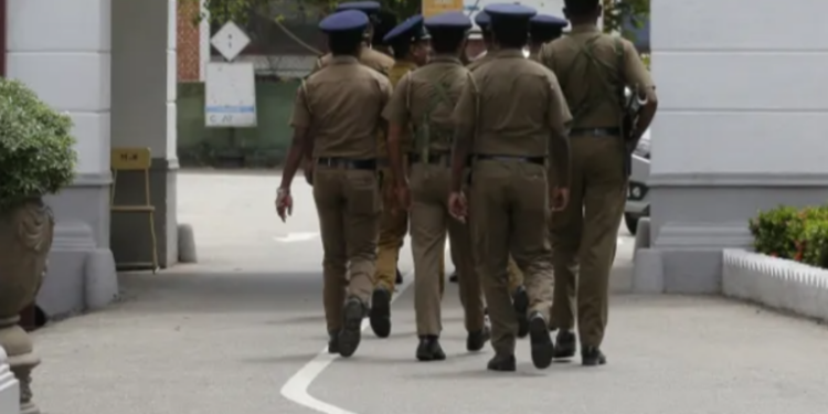 பெண் பொலிஸ் கான்ஸ்டபிள் மீது வன்கொடுமை!