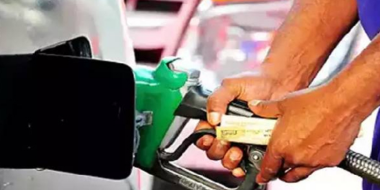நாட்டில் எரிபொருள் நிரப்பு நிலையங்கள் மூடப்படும் அபாயம்!