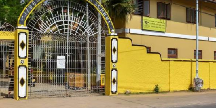 இலங்கையின் சிறந்த பாடசாலைகளில் இடம் பிடித்த மூன்று பாடசாலைகள்