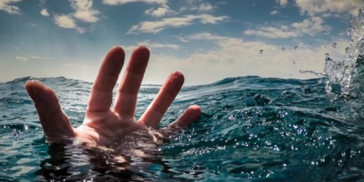 கடலில் நீராடச் சென்ற இளைஞன் நீரில் மூழ்கி மாயம்!