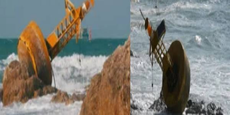 யாழ் கடற்பரப்புகளின் தொடர்ச்சியாக மிதந்து வரும் மர்ம பொருட்களால் அச்சத்தில் மக்கள்!