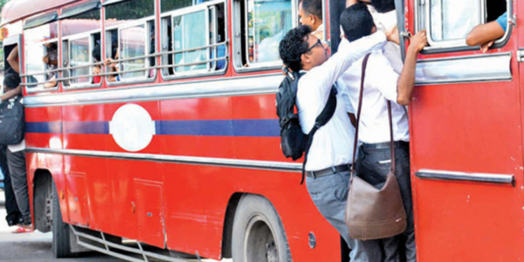 யாழில் ஆபத்தான பயணங்கள் தொடர்பில் விசனமடையும்  சமூகவாசிகள்