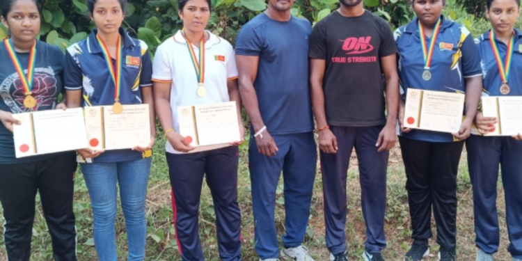 தேசிய பளுதூக்கல் போட்டியில் வவுனியா மாணவிகள் சாதனை!