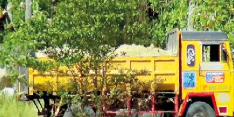 யாழில் பதற்றம் மூவர் கைது!