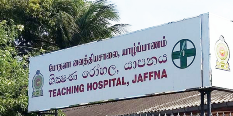 யாழில் பெண் ஒருவர் மீது வாள்வெட்டு தாக்குதல்!