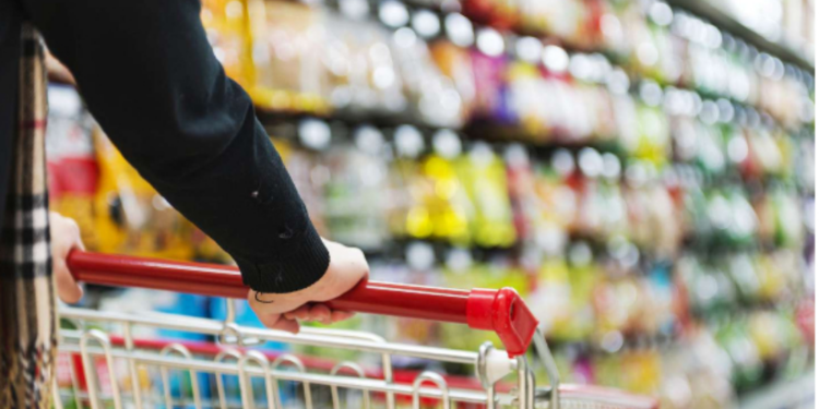 பல்பொருள் அங்காடியில் மோசமான செயலில் ஈடுபட்ட பொலிசார்