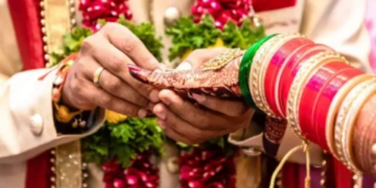 வெளிநாட்டில் மணம் முடித்து மீண்டும் திருமணத்திற்கு இலங்கை வந்த பெண்!