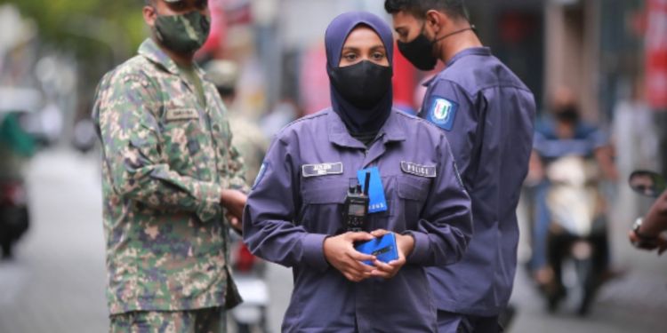 சட்டவிரோத நடவடிக்கைகளில் ஈடுபட்ட இலங்கையர்கள் நாடு கடத்தல்!