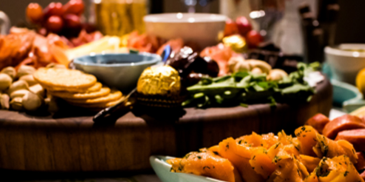 திருமண விருந்தில் ஏற்ப்பட்ட விபரீதத்தால் 172 பேர் வைத்தியசாலையில் அனுமதி!