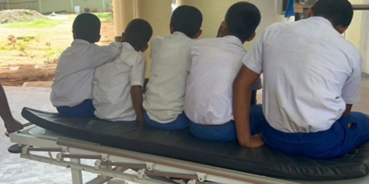 உணவு விசமானதால் வைத்தியசாலையில் அனுமதிக்கப்பட்ட மாணவர்கள்!