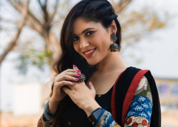 வெளிநாட்டில் நீச்சல் உடையில் பிக் பாஸ் ஷெரின்