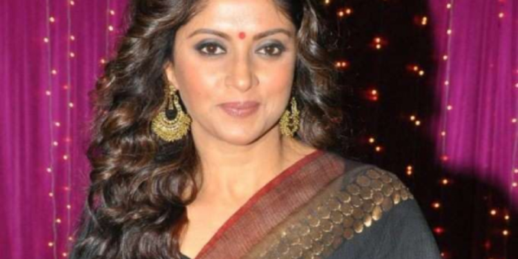 நதியாவை மிரட்டிய பிரபல நடிகர்!