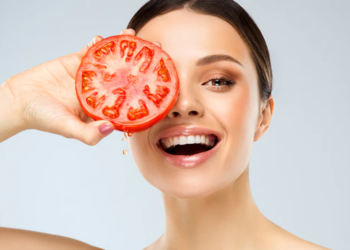 முகத்தை தங்கம் போன்று ஜொலிக்க வைக்கும்  Tomato Face Pack