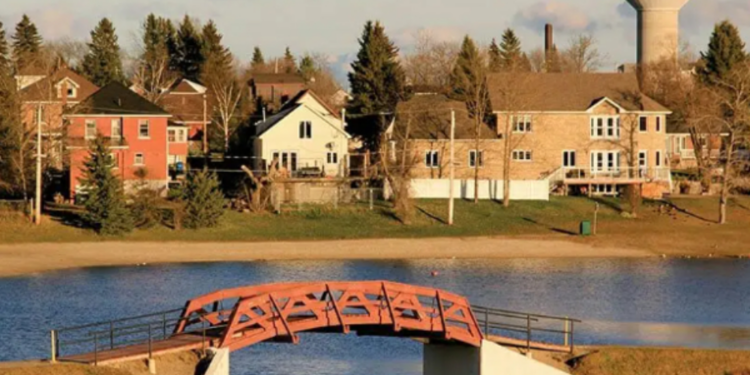 கனடாவில் 10 டொலர்களுக்கு விற்கப்படும் காணி துண்டுகள்!