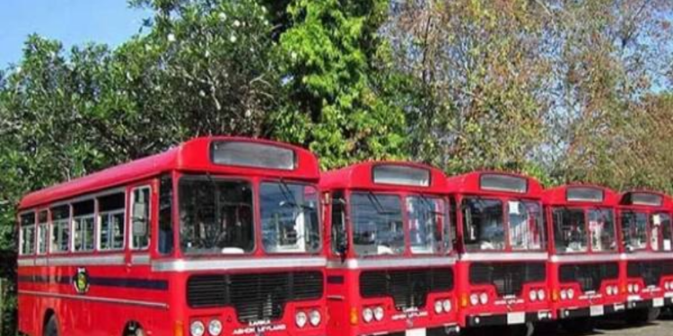 மாணவர்களை ஏற்ற மறுத்த அரச பேருந்து!