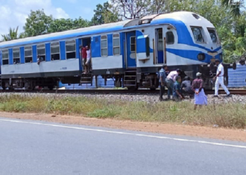 கிளிநொச்சியில் மாட்டுடன் மோதிய புகையிரதம்!