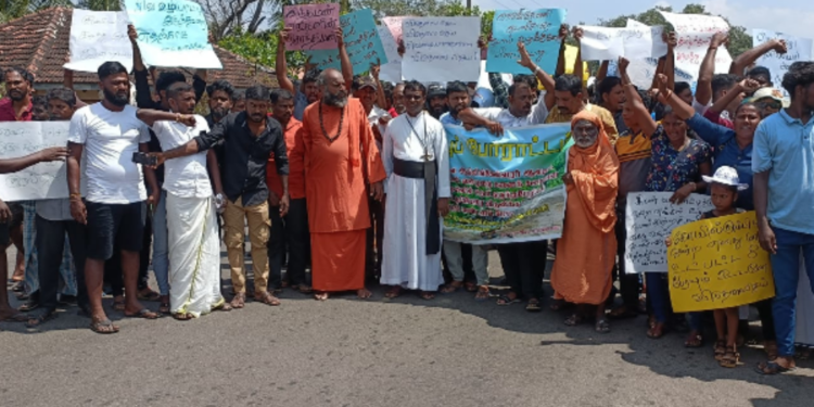 வெடுக்குநாறி மலை ஆலய விவகாரம் வீதிக்கு இறங்கிய மக்கள!