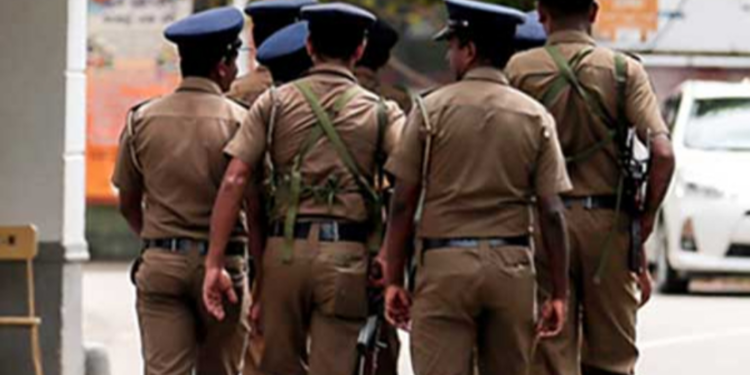 மாணவர் குழுவால் ஆசிரியர் மீது தாக்குதல்!