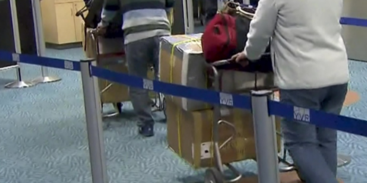 பொருளாதார நெருக்கடியால் நாட்டை விட்டு வெளியேறும் அரசியல்வாதிகள்