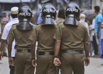 முல்லைத்தீவில் அரச ஊழியரின் முகம் சுழிக்க  வைக்கும் செயல்!