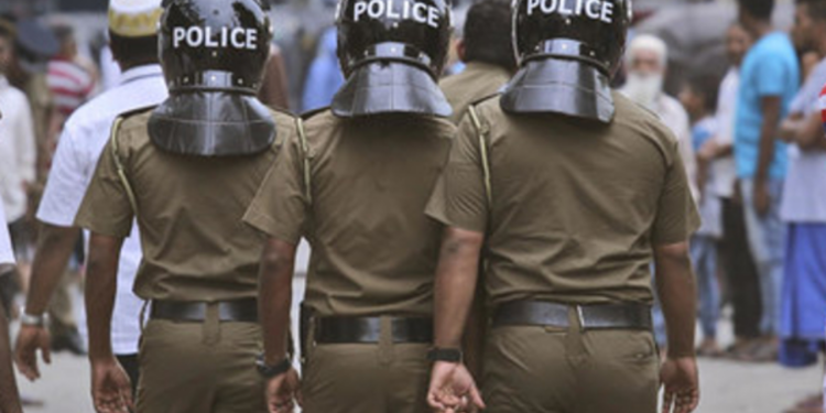 முல்லைத்தீவில் அரச ஊழியரின் முகம் சுழிக்க வைக்கும் செயல்!