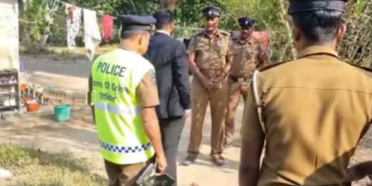 மனைவியை கூரிய ஆயுதத்தால் தாக்கி கொன்ற கணவன்!