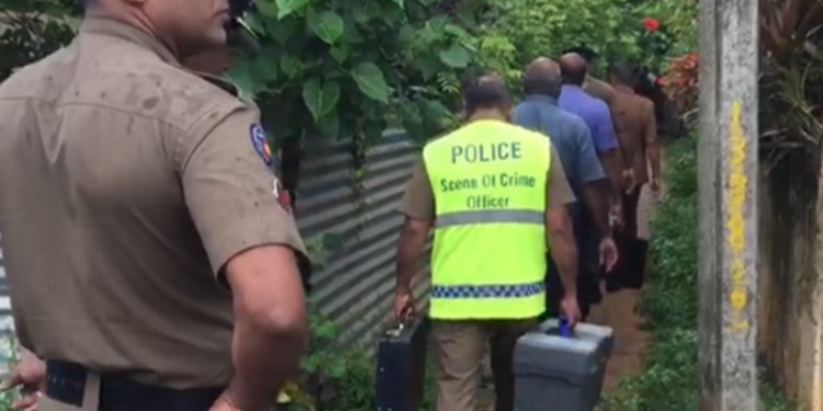 இலங்கையில் கொடூரம் மனைவியை கூரிய ஆயுதத்தால் தாக்கி கொன்ற கணவன்!!