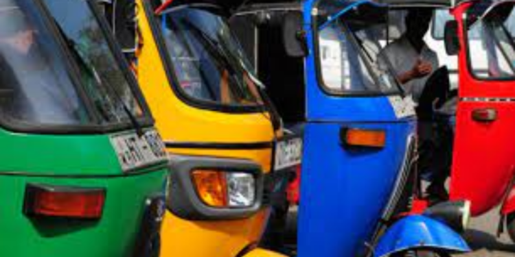 முச்சக்கரவண்டி சாரதியை கத்தியால் குத்திய பயணி!