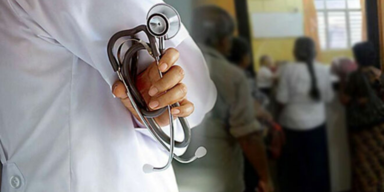 நோயாளர்களின் வீடுகளுக்கு சென்று மருத்துவம் பார்க்கும் வைத்தியர்கள்