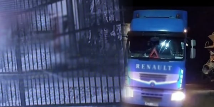 பலாங்கொடையில் சாரதியின்றி பயணித்த லொறியால் விபத்து!