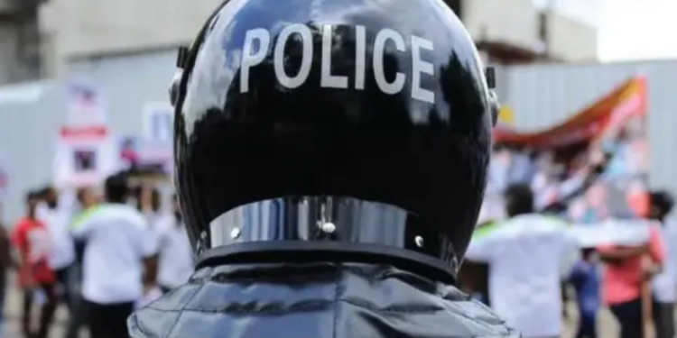 முஸ்லீம்களிடம் மன்னிப்பு கோரிய போலீசார்!