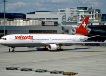சுவிஸ் விமானத்தில் அட்டகாசம் செய்த பயணிகள்