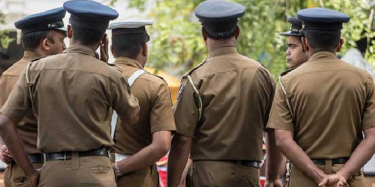 யாழில் வன்முறைக் கும்பலுக்கு  உதவிய பொலிஸ் அதிகாரிக்கு எதிராக விசாரணை