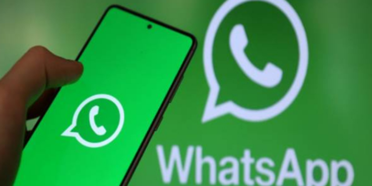 யாழ் பிரபல பாடசாலை ஒன்றில் வாட்ஸ்அப் ஊடாக இடம்பெறும் பாரிய மோசடி!