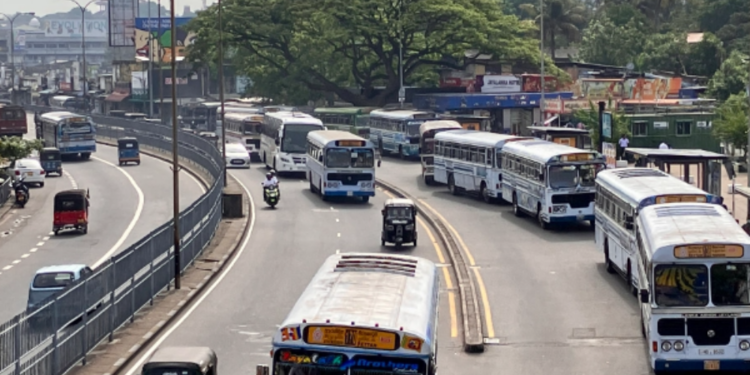 கொழும்பை விட்டு வெளியேறும் மக்கள்!