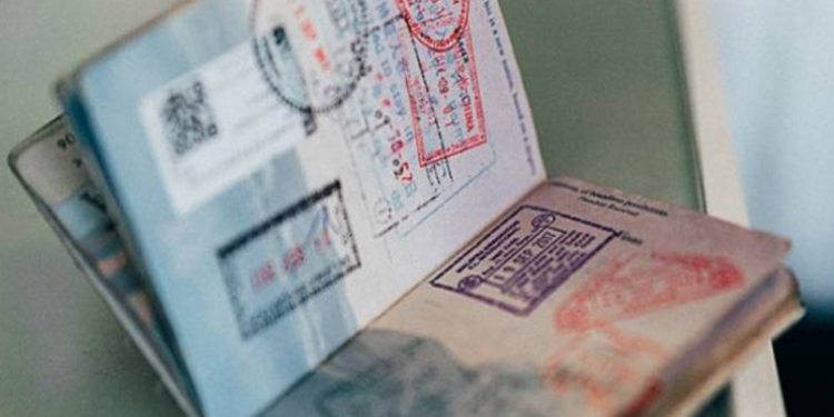 சென்னை விமான நிலையத்தில் இலங்கை தம்பதியினர் கைது!