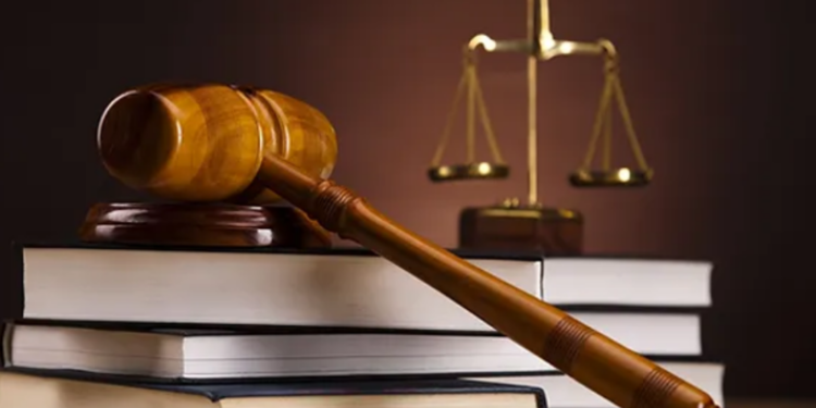 குற்றவாளிக்கு உதவிய பொலிஸார் கைது!