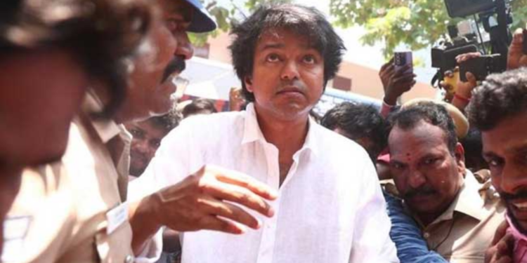 நடிகர் விஜய் மீது பொலிஸில் முறைப்பாடு