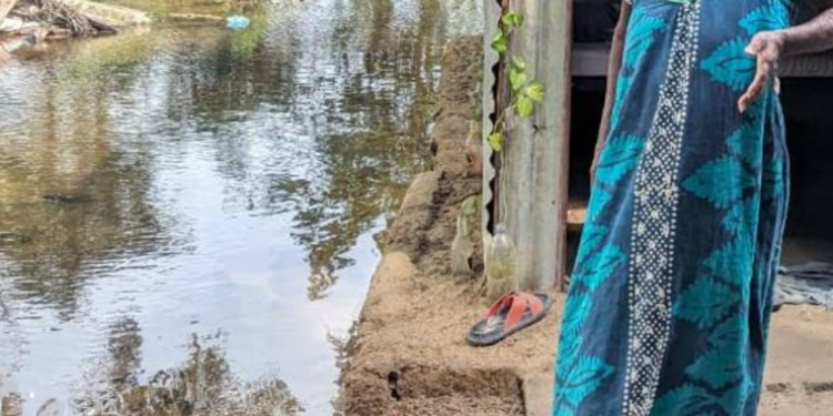 மரணமடைந்த மகனின் மரணச் சடங்கை செய்ய முடியாமல் தவிக்கும் தாய்!