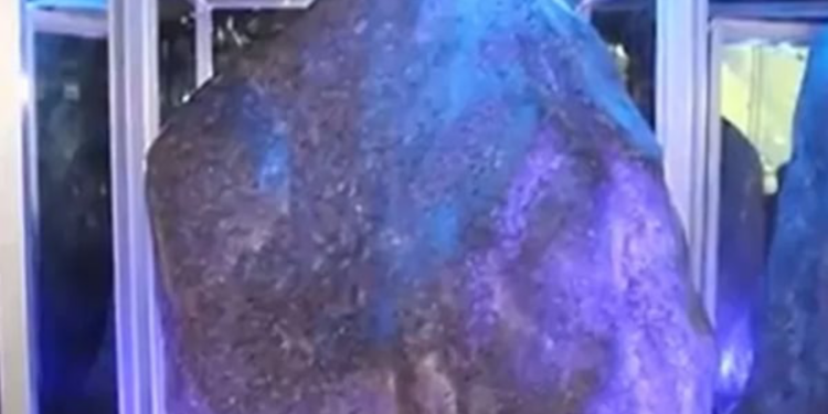 உலகின் மிகப் பெரிய இரத்தினக்கல் இலங்கையில் கண்டுபிடிப்பு!