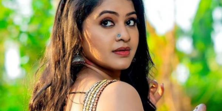 படு கவர்ச்சியில் ரச்சித்தா மகாலட்சுமி