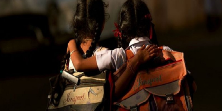 மகளும் தோழியும் துஸ்பிரயோகம் தந்தை கைது!