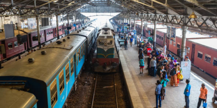 ஓடிக் கொண்டிருந்த புகையிரதத்தில் பயணித்த பெண்ணுக்கு நிகழ்ந்த சோகம்!